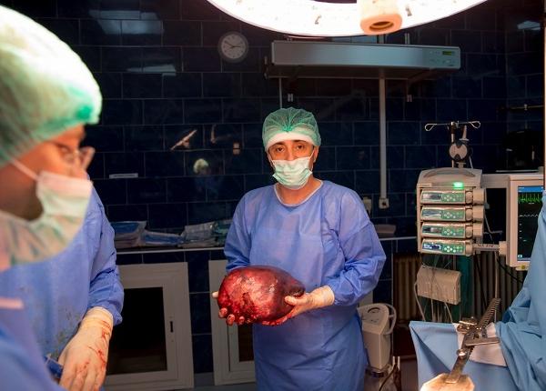 tumora gigant opera ie realizata cu succes la suumc dr carol davila