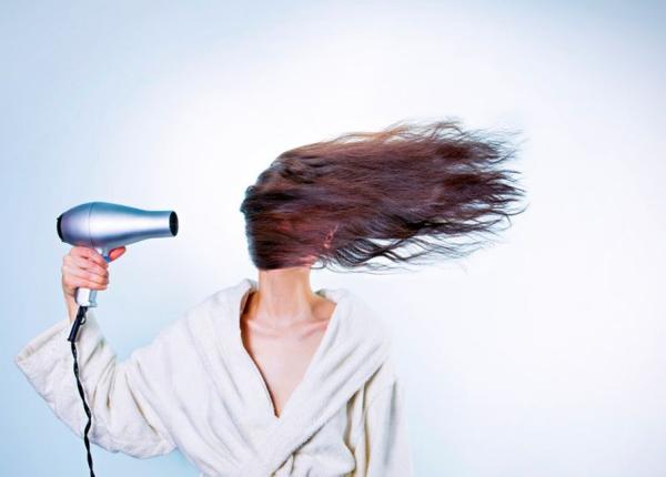 cauzele alopeciei de ce i i cade parul dermatologul explica