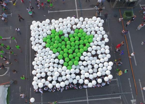 inima din baloane de guinness world records hospice casa speran ei cel mai mare mozaic inima din baloane de guinness world records hospice casa speran ei cel mai mare mozaic