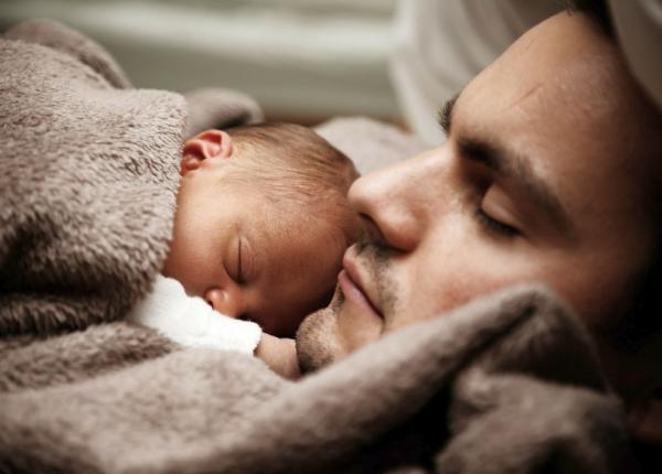 concediu de paternitate de o luna pentru to i taticii din austria