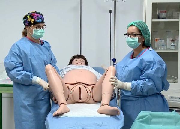 na terea naturala cum se desfa oara demonstra ie pe manechin realizata de moa e