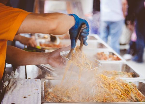 alimente expirate la un targ din brasov sanatatea consumatorilor in pericol