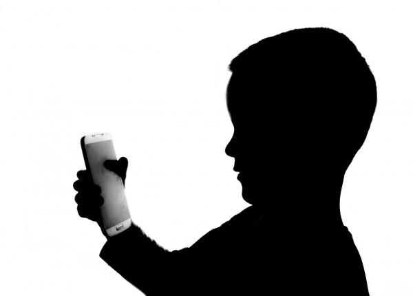 psihologul lenke iuho explica drama genera iei cu telefonul in pat