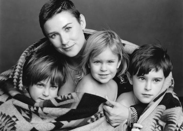 demi moore spune ca antrenamentele excesive i au afectat laptele matern incetinind cre terea fiicei sale