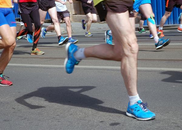 zeci de persoane au marcat printr un mars de doi kilometri la promenada inimilor