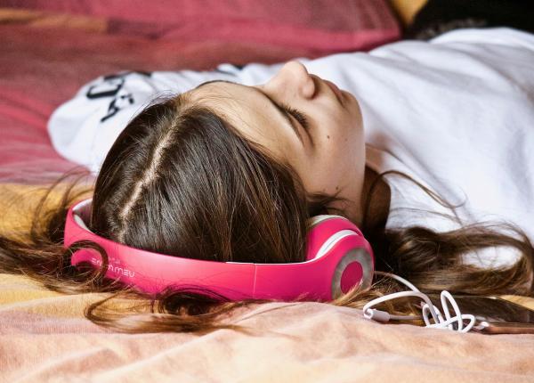 cama a cu sunet dispozitivul care le permite celor fara auz sa simta muzica