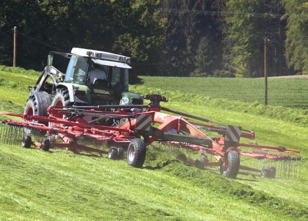 copil dus la spital in stare grava dupa ce l a lovit un tractor in vaslui