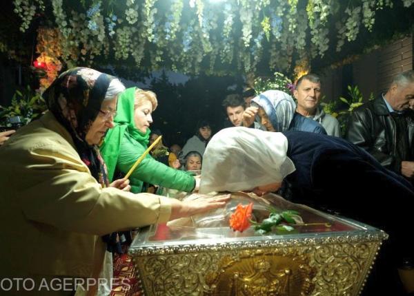 pelerinaj la moa tele sfintei cuvioase parascheva 500 de pelerini au avut nevoie de ingrijiri medicale