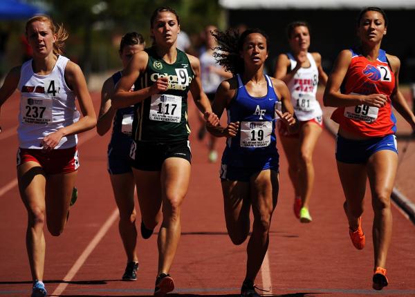 testosteronul stimuleaza performantele in alergare ale femeilor si cresterea masei musculare