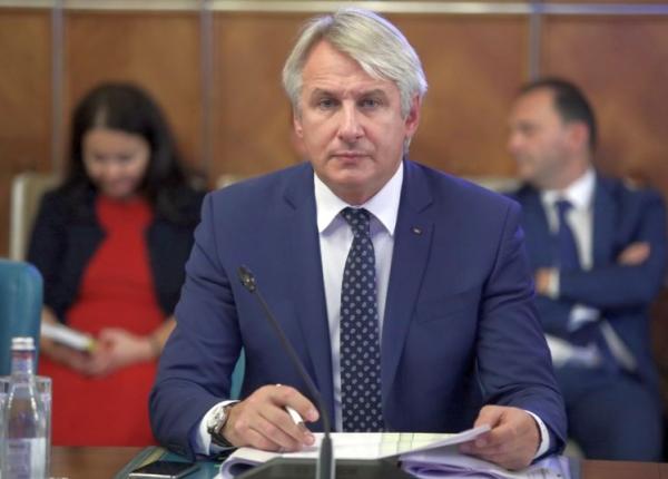 teodorovici inchide conturile cu accize pe tutun i alcool de la ministerele sanata ii i tineretului