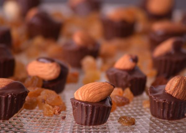 consumul de migdale i ciocolata neagra ar putea scadea colesterolul rau