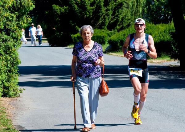 deficitul de vitamina d este asociat cu scaderea func iei musculare la adul ii de peste 60 de ani