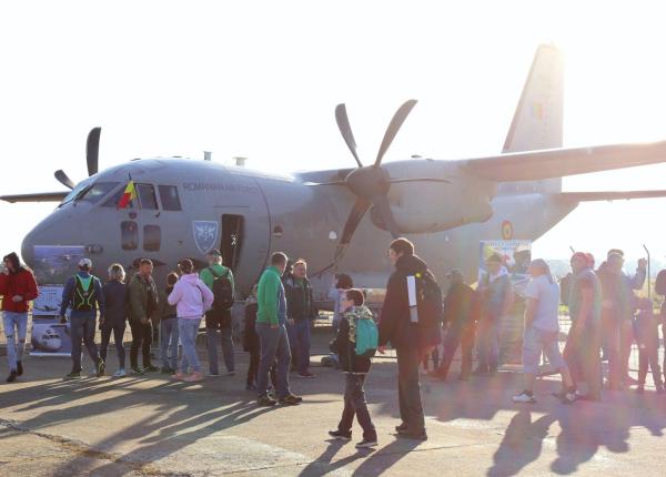 satu mare copil de cinci ani transportat cu avionul la bucuresti dupa ce suferit arsuri