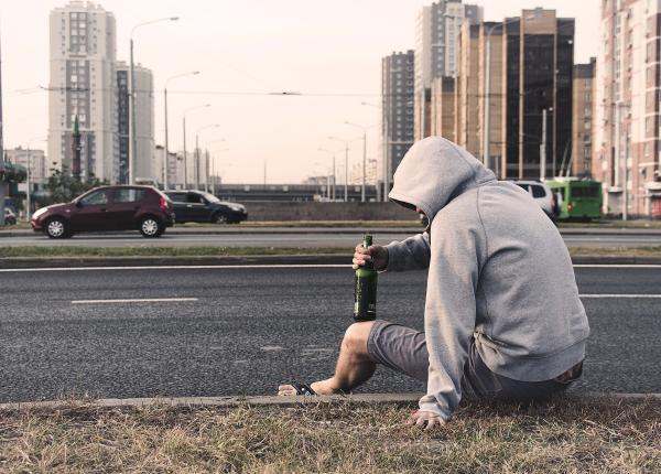 dependenta de alcool poate sa difere in func ie de studii