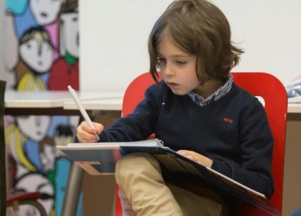 un copil geniu se pregate te sa absolve facultatea la numai 9 ani