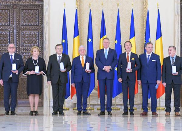 personalita i ale lumii medicale romane ti decorate de pre edintele klaus iohannis