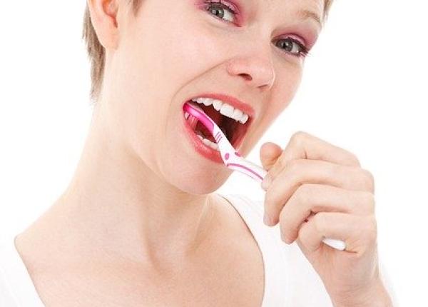 spalatul pe din i poate ine la distan a i bolile de inima