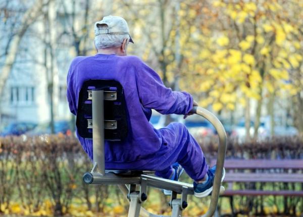 exerci iul fizic care protejeaza oasele i reduce obezitatea la adul ii in varsta