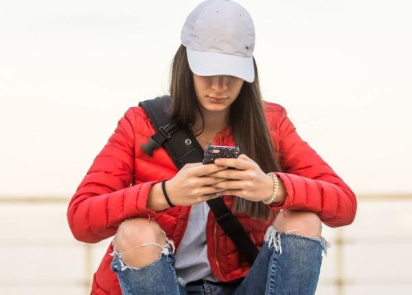 re elele sociale i tulburarile de alimenta ie la adolescen i