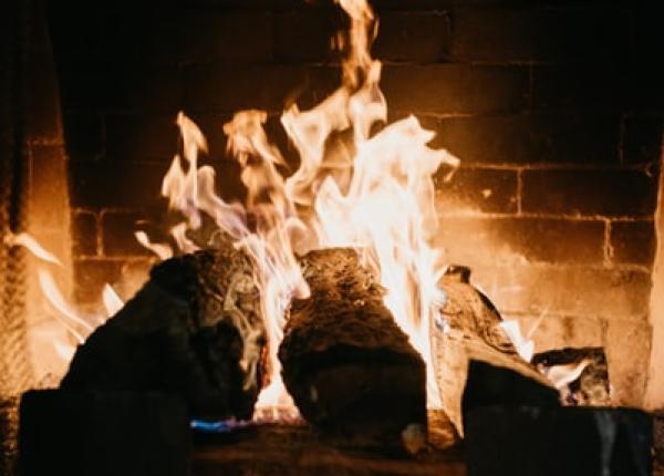 focul de lemne incantator dar periculos riscuri pentru sanatate
