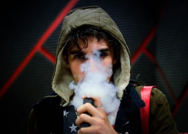 utilizarea tigaretelor electronice creste cu o treime riscul de afectiuni pulmonare potrivit cercetatorilor americani