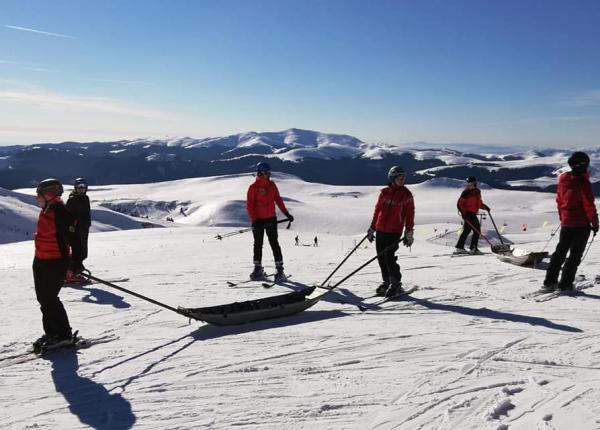 turist ratacit in mun i din maramure salvat de salvamonti ti turist ratacit in mun i din maramure salvat de salvamonti ti