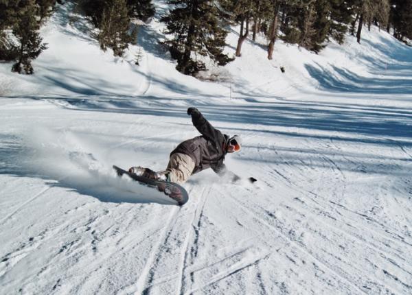 adolescent accidentat la poalele muntilor rodnei dupa ce a cazut de pe snowboard