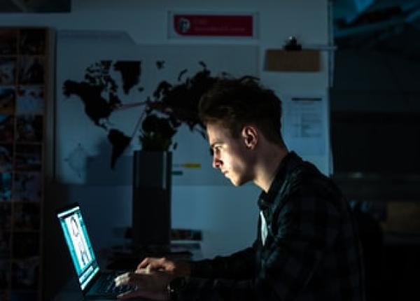 bullying ul cibernetic poate provoca anumite comportamente riscante