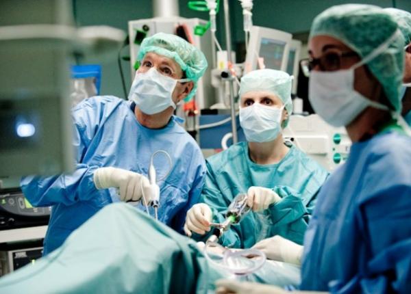 credea ca are boala crohn dar medicii i au descoperit ambalaje de la maioneza blocate in intestin