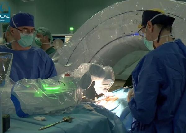 dr lucian eva 5 000 de interven ii neurochirgicale cu robo i anual la ia i