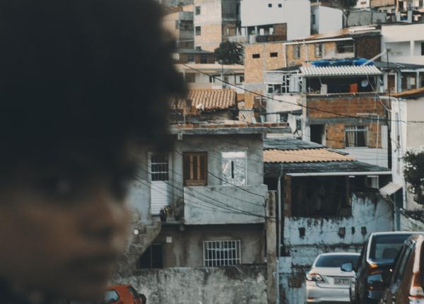 atrofia creierului legatura cu traiul in cartiere defavorizate