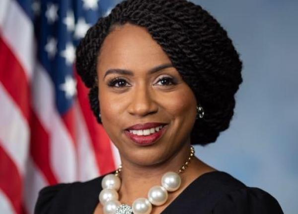 o deputata afro americana a dezvaluit ca si a pierdut subit tot parul intr o inregistrare devenita virala