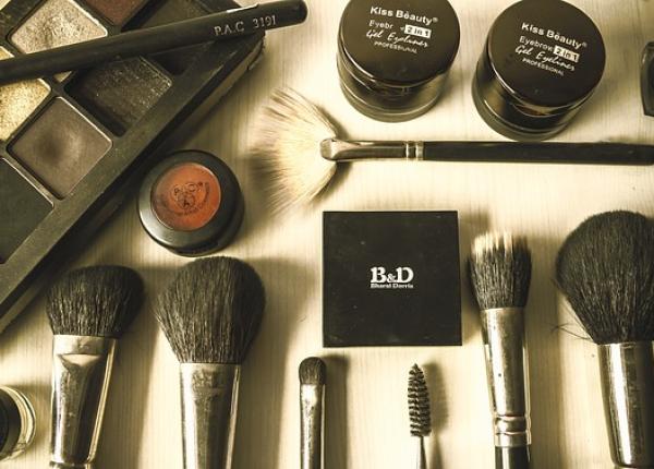 substantele chimice periculoase din tatuaje si machiajul permanent restric ionate de ue