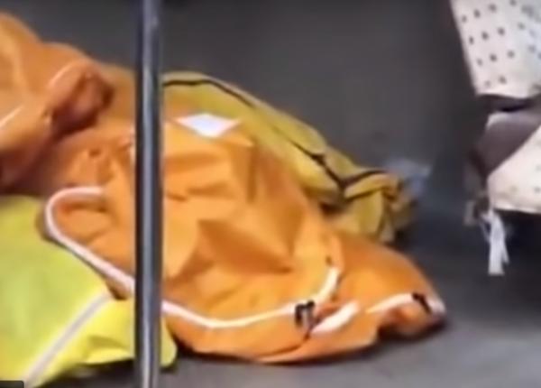 imagini socante filmate pe ascuns intr un spital din wuhan saci cu cadavre pentru incinerare