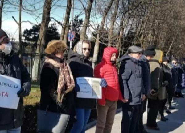 lant uman la spitalul din constan a dupa decesul pacientei inute 16 ore la upu lant uman la spitalul din constan a dupa decesul pacientei inute 16 ore la upu