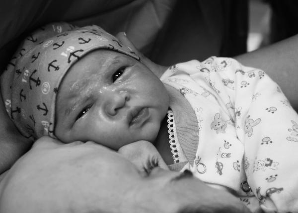 femeia care s a aruncat de la etajul patru al maternita ii cuza voda din ia i tulburari psihice