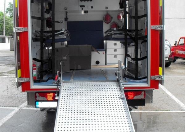 pacienta supraponderala transportata cu ajutorul pompierilor la spital