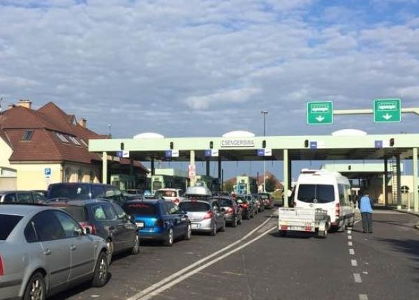 grup de romani venit din italia recalcitrant la intrarea in ara refuza carantina