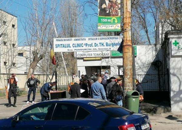 aglomera ie la por ile spitalului clinic prof dr theodor burghele din capitala coada pana in strada