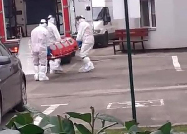 pacient suspect de coronavirus inut cinci ore in ambulan a cum explica medicii