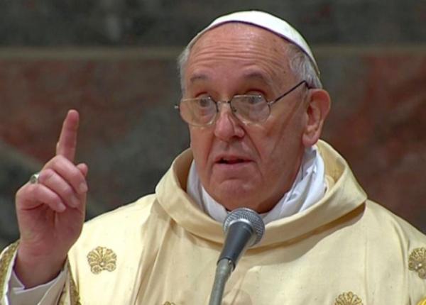 papa si colaboratorii sai apropiati nu au coronavirus