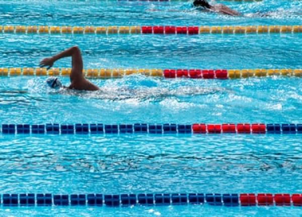 temperaturile ridicate i umiditatea nu opresc noul coronavirus opt persoane infectate la o piscina