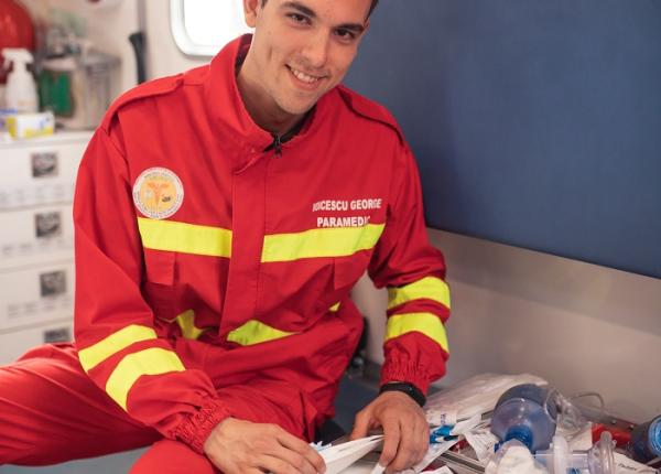 paramedic voluntar smurd i student din cluj autorita ile nu sunt obi nuite sa comunice eficient cu ceta enii