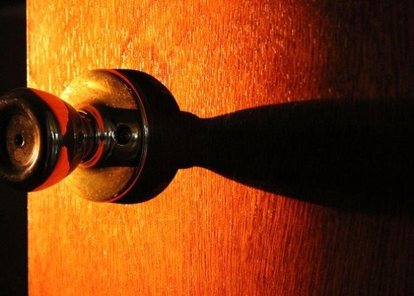 coronavirus un invelis antiviral ar putea proteja suprafetele 90 de zile