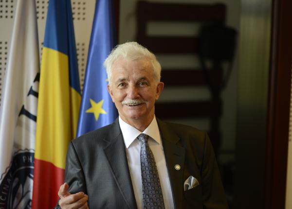 apreciatul stomatolog dorin dumitru borzea distins cu medalia iuliu ha ieganu