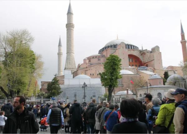 lovitura extrema data cre tinismului odata cu transformarea catedralei sf sofia ciachir un gest de ceau escu turc