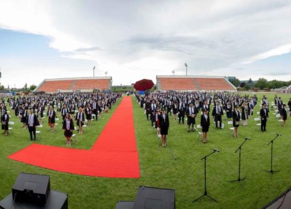 festivitate de absolvire pe teren i cu distan are fizica la umfst tg mure cea mai tare fotografie