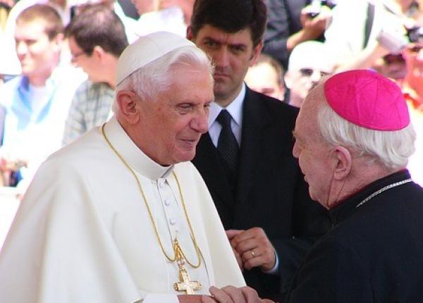 papa benedict afectat de o boala infectioasa este extrem de fragil