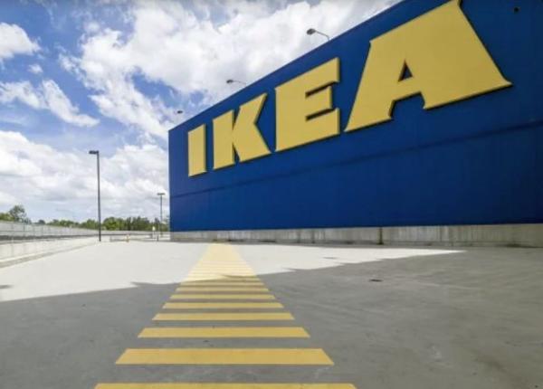 barbat dat afara din ikea pentru ca facea cumparaturi cu so ia sa