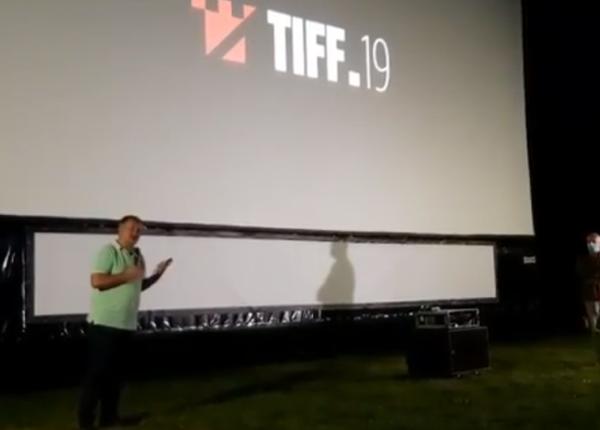 regizorul cristi puiu pus la zid de medici curge apa pe noi e dureros ca sunt oameni care gandesc a a